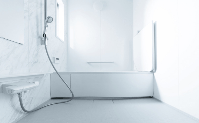 白い浴室の画像