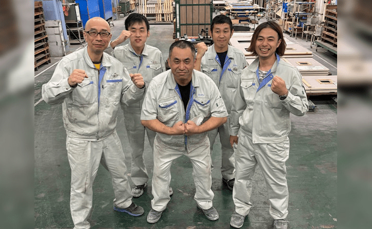 5人の明るい先輩社員